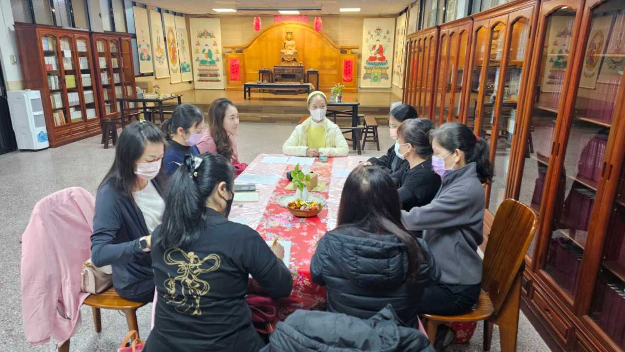 LINE_ALBUM_1121218 讀書會何謂禪+花開禪心 攝影：宣宣老師_240122_2