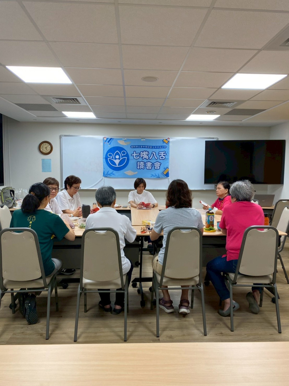 LINE_ALBUM_20250803怡伶主持的讀書會_250805_6