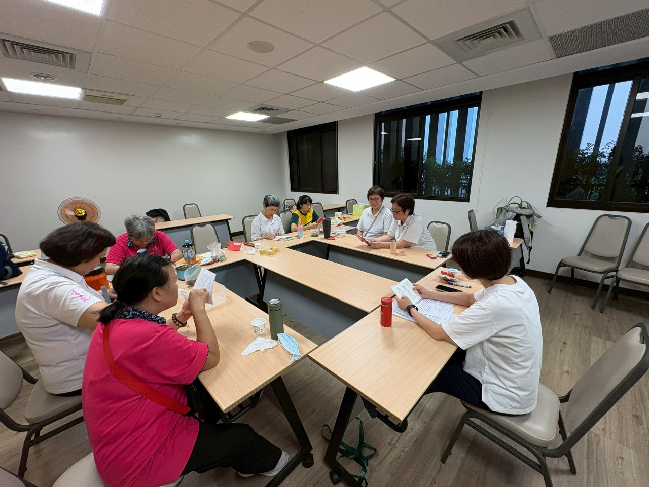 LINE_ALBUM_20250803怡伶主持的讀書會_250805_11