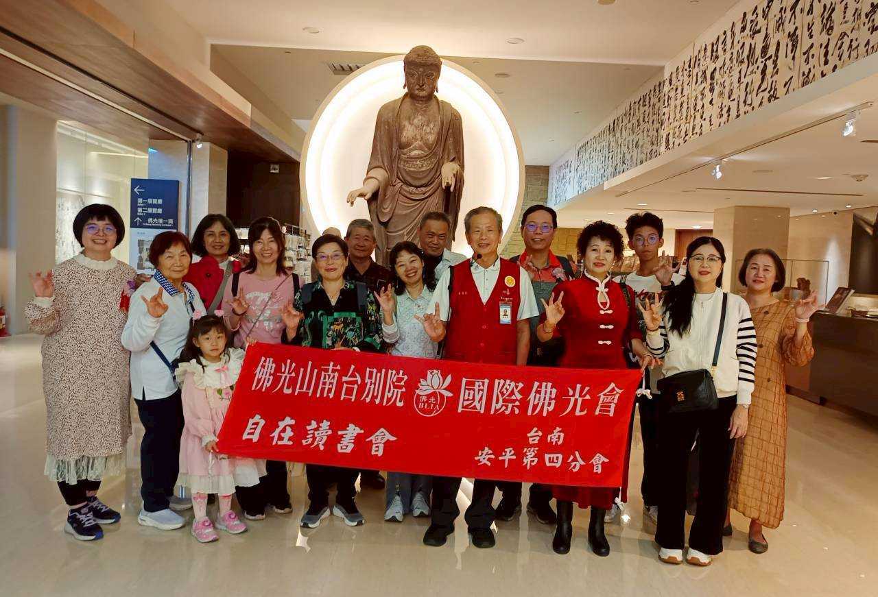 LINE_ALBUM_20260101自在讀書會_ 巡山禮佛_260101_5