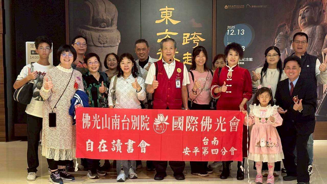 LINE_ALBUM_20260101自在讀書會_ 巡山禮佛_260101_12