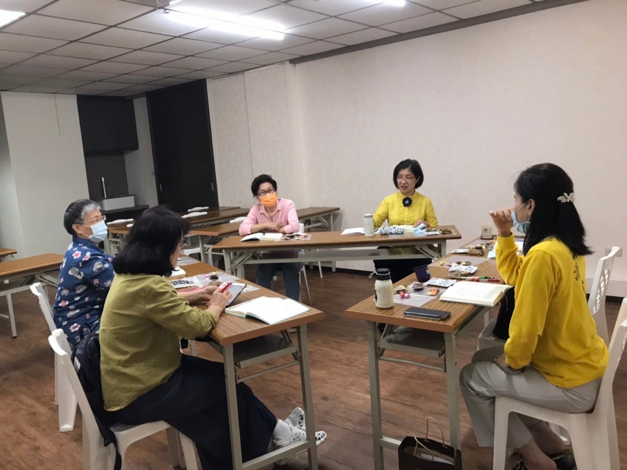 9BAC68EE-E92E-4EC0-8B3B-C1114D42D8E7