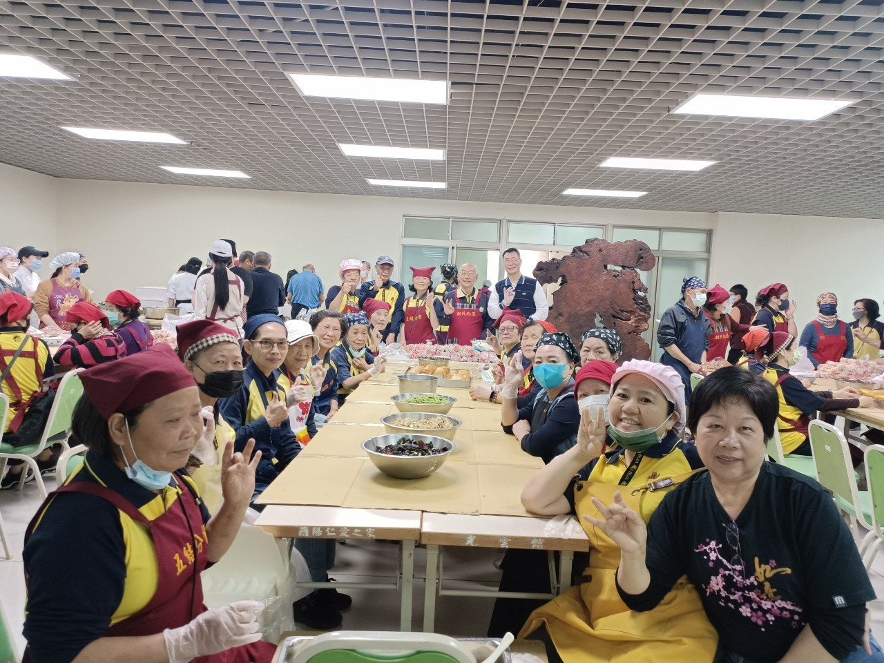 LINE_ALBUM_0317百萬興學大悲懺法會義工暨午膳賞櫻時光_240602_4