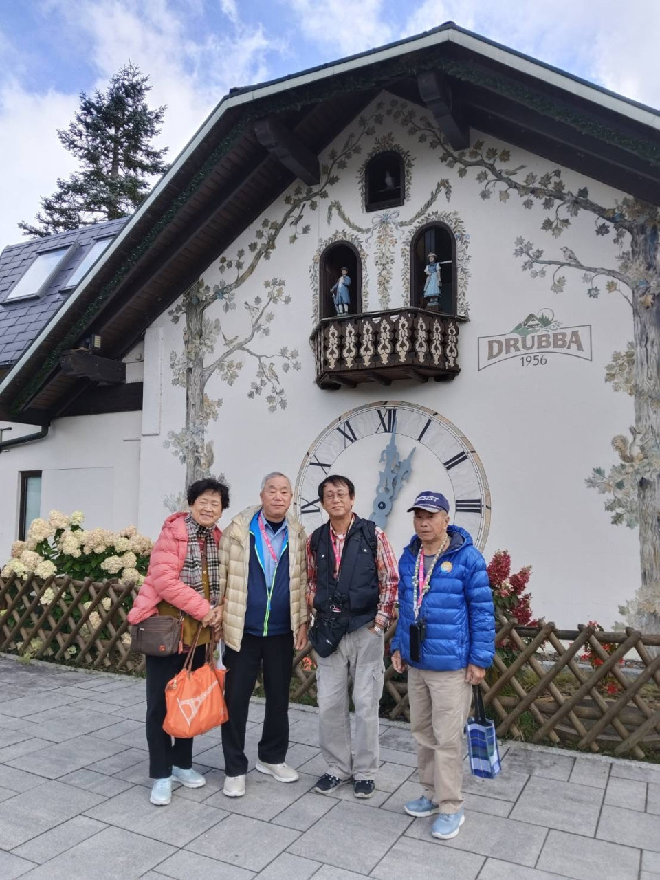 AC66D498-C805-41ED-90C1-A8F983264318